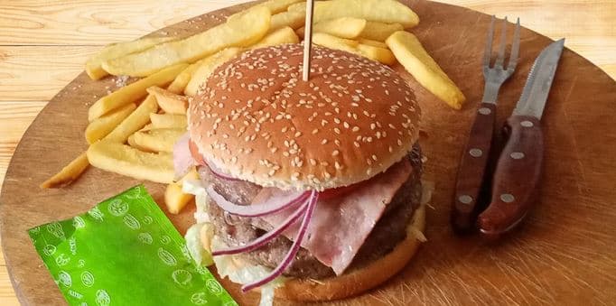 1× 150g burger + nápoj zdarma 
