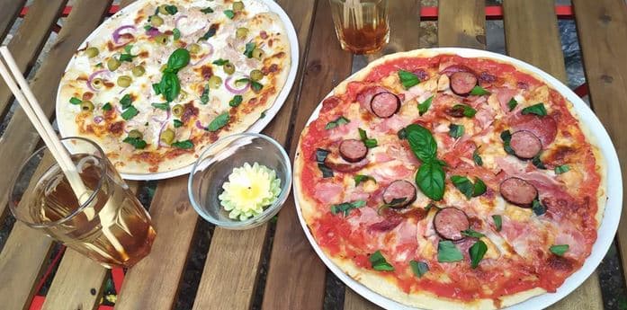 Dvě pizzy o průměru 30 cm podle výběru
