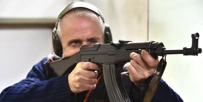 1 hod. na kryté střelnici pro dva
