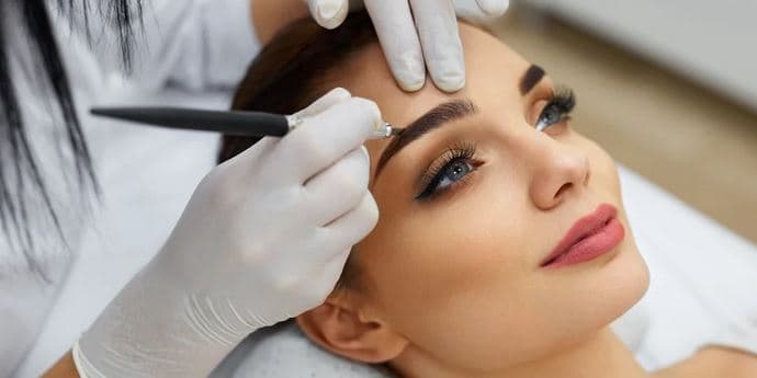 Permanentní make-up dolních očních linek 