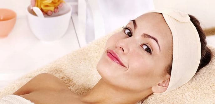 Čištění ultrazvukovou špachtlí a AHA face peeling