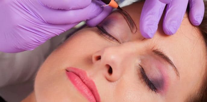 Permanentní make-up dolních očních linek 