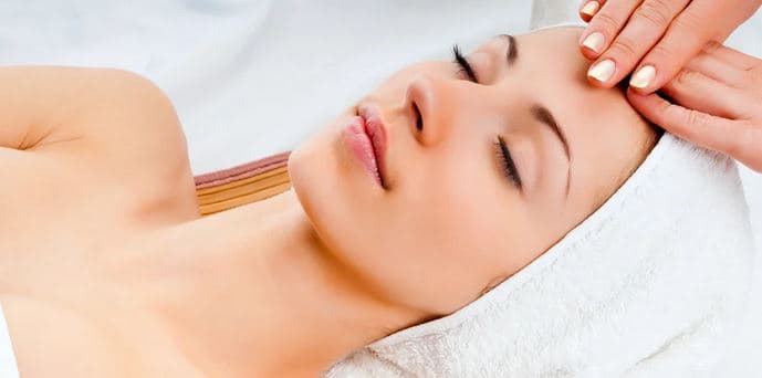 Ošetření pleti s relaxační masáží obličeje