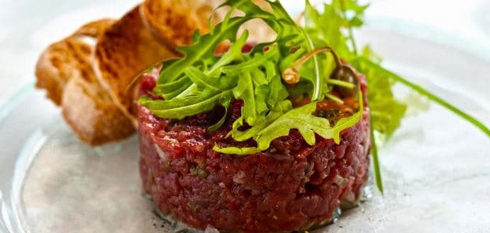 400g hovězí tatarák a 12 topinek