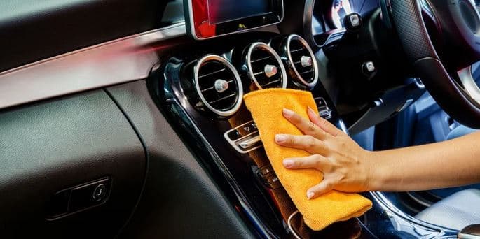 Důkladné čištění interiéru auta programem Ideál