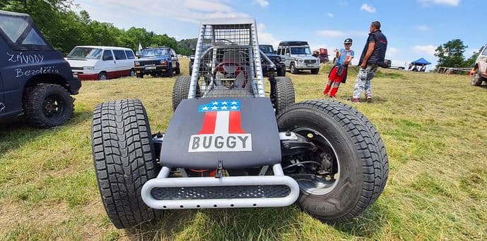 19 min. v nadupané jednomístné buggy 