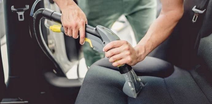 Čištění exteriéru a luxování interiéru vozu