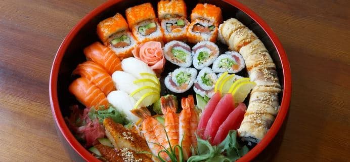 24 kusů sushi 