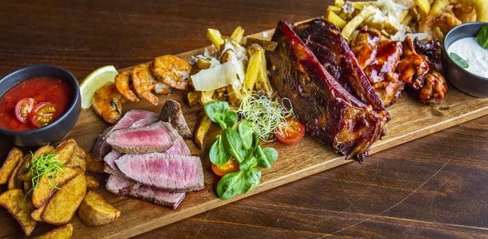 Masové prkno v irské restauraci