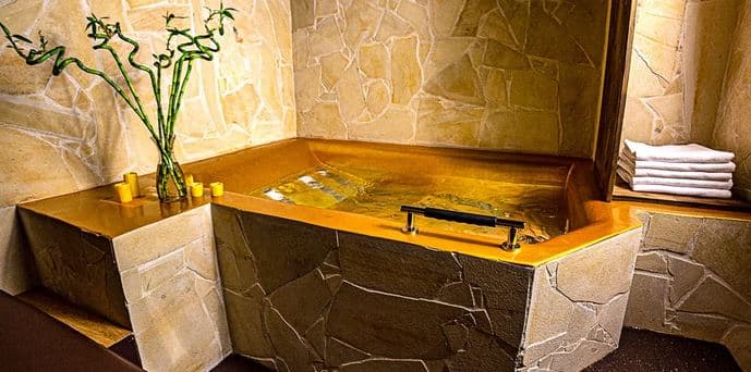 1 hod privátního wellness, pizza, billiard pro 2