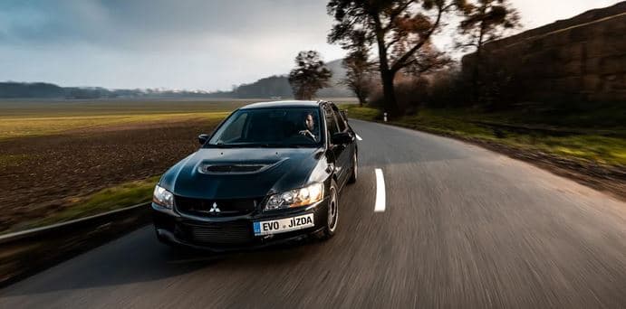 Ostrá jízda v Lanceru s mistrem Česka v rally