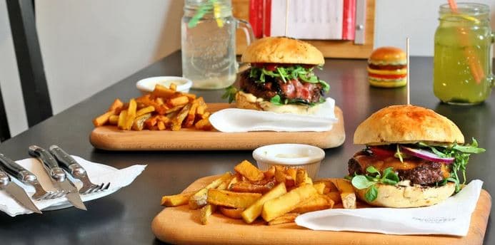 Burger podle výběru z 5 druhů 
