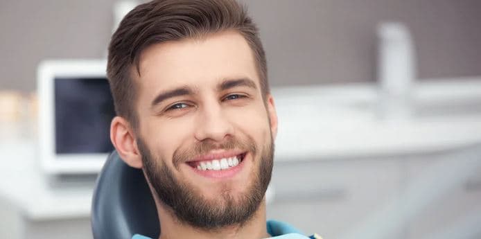 Důkladná dentální hygiena s fluoridací zubů 