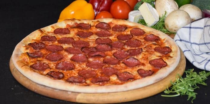 1× pizza premium (ø 40 cm) dle výběru