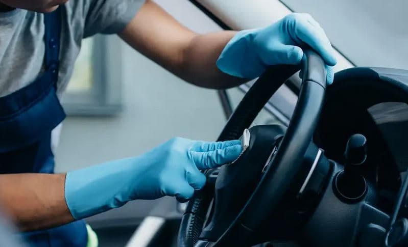 Čištění interiéru vozidla včetně dezinfekce ozonem