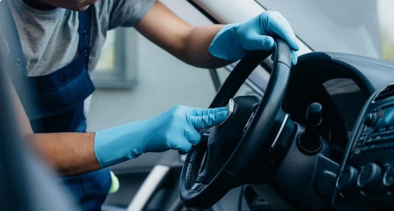 Čištění interiéru vozidla včetně dezinfekce ozonem