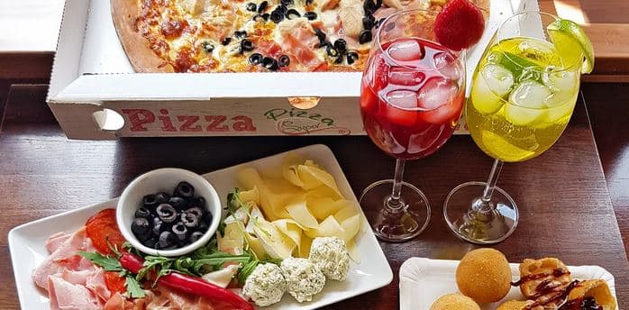 Pizza dle výběru a 2 drinky či limonáda 