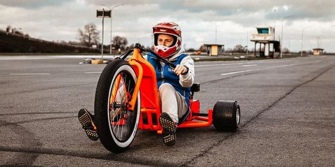 30 minut jízdy na driftovací tříkolce 