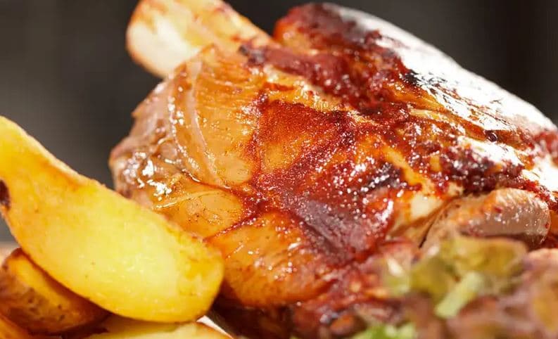 2 kg šťavnatého masa pro partu včetně přílohy