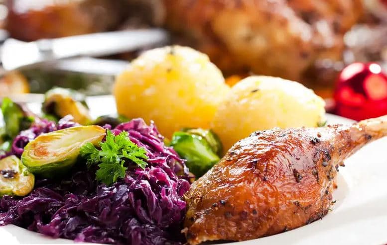České menu s vývarem, kachnou a kávou