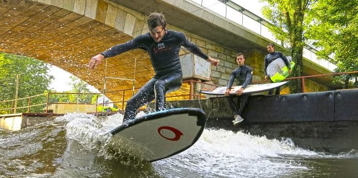 2hodinová surfová lekce pro jednu osobu