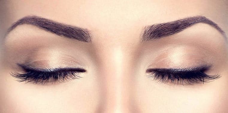 Make-up obočí vláskovou technikou