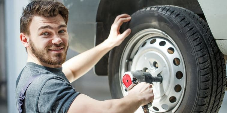 Přezutí pneumatik i s vyvážením (osobní automobil)