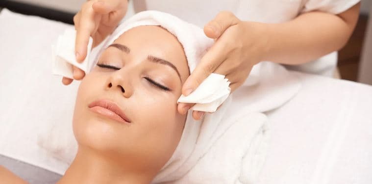 1× chemický peeling obličeje či dekoltu