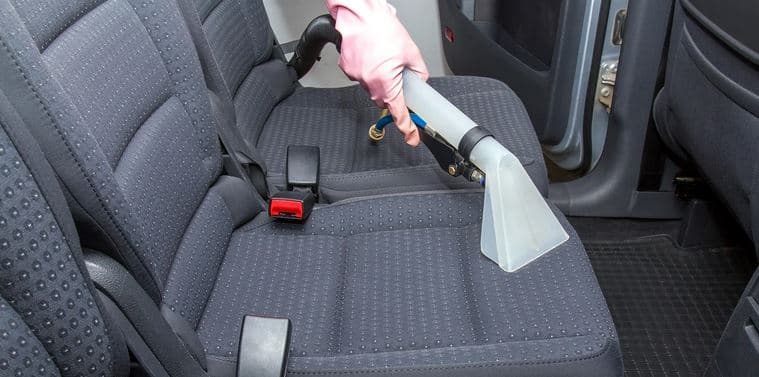 Čištění interiéru automobilu