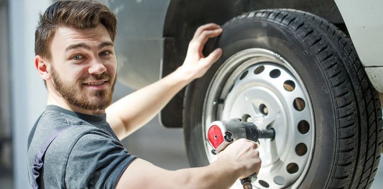 Přezutí pneumatik i s vyvážením (osobní automobil)