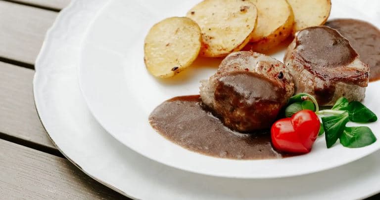 Degustační menu o třech chodech včetně vína pro 2