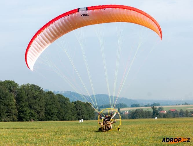 Motorový paragliding