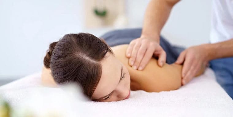 Švédská regeneračně-relaxační masáž zad a šíje