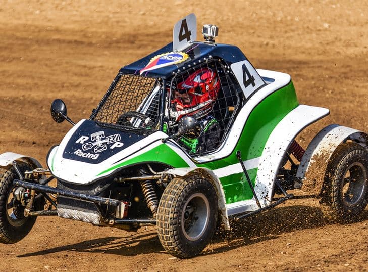 Jízda v dětské závodní buggy