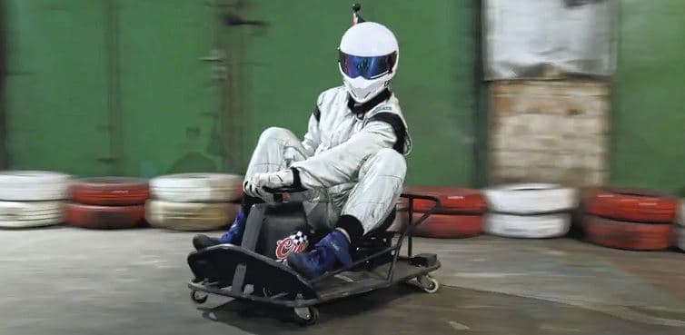 1× desetiminutová jízda v Crazy cart 