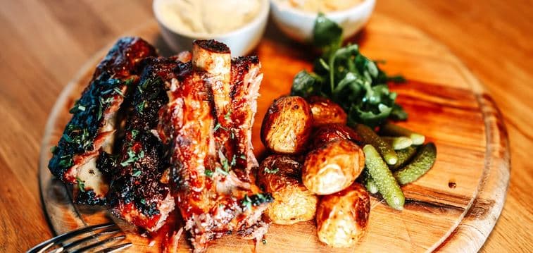 Vepřová žebra připravovaná metodou sous-vide 