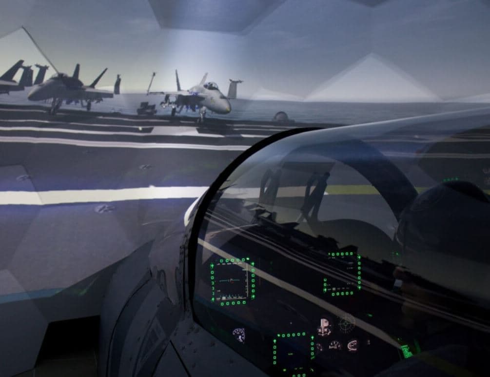 Simulátor letu ve stíhačce F/A-18 Hornet po 15 min