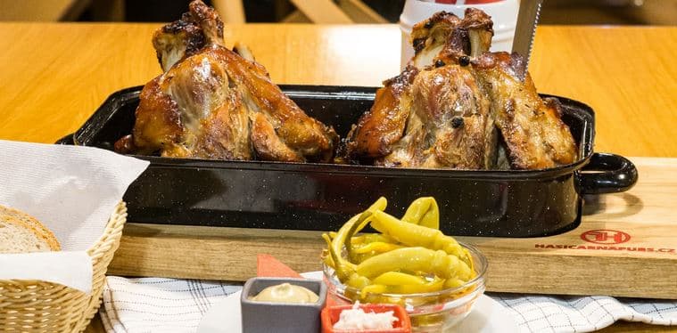 1× pomalu pečené Chacharovo koleno (cca 2,1 kg)