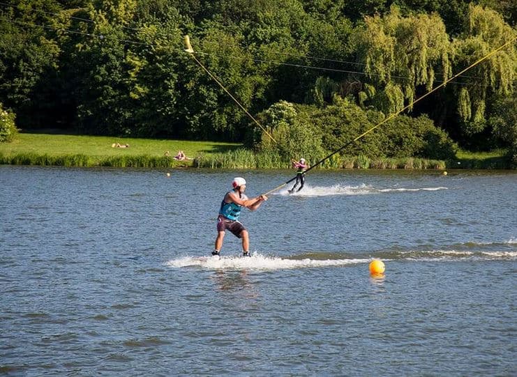 Wake boarding - vodní lyžování