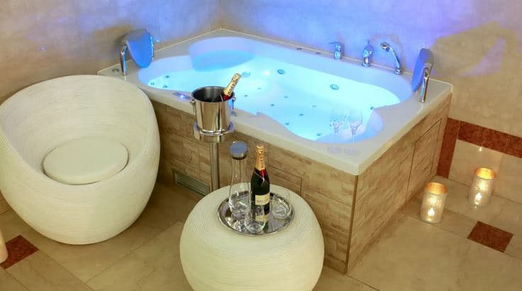 Relaxace s vinnou koupelí infrasaunou i lahví vína
