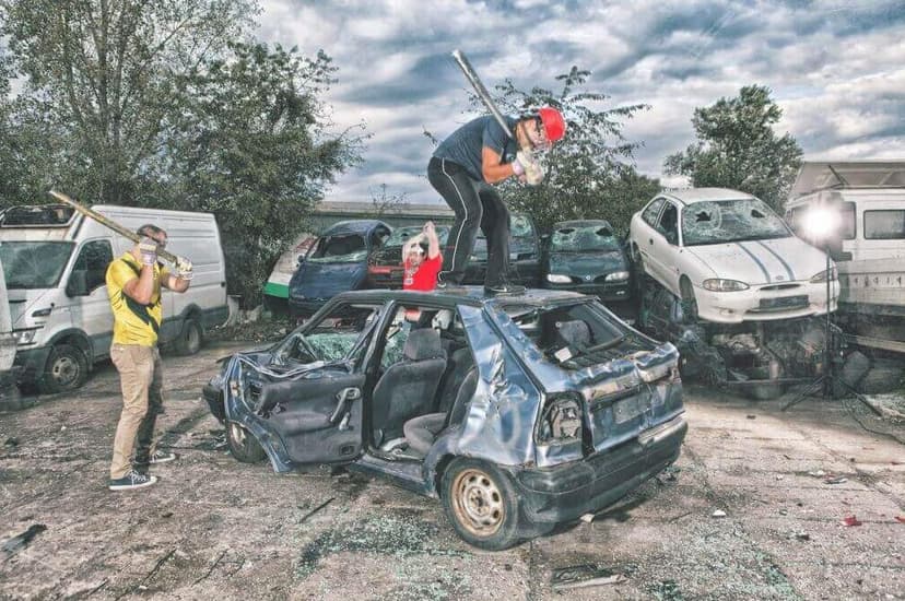 Zbav se vzteku a ROZMLAŤ auto!