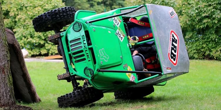Jízda v offroad speciálu těžkým terénem