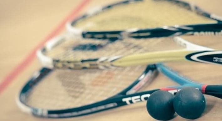 Squash v hostomickém sport-relax centru