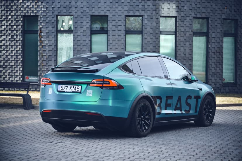Beast Rent - kupon na půjčení Tesly v Praze