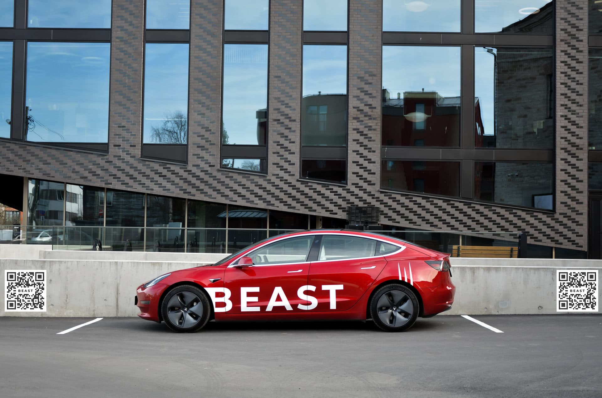 Půjčení Tesla v Praze ZDARMA PROMO Beast.rent
