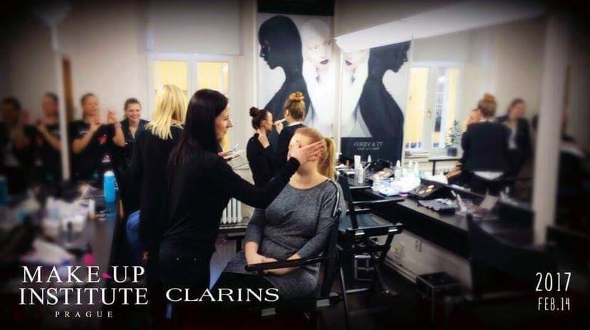 Make-up kurz: Elegantní líčení pro dámy 40+