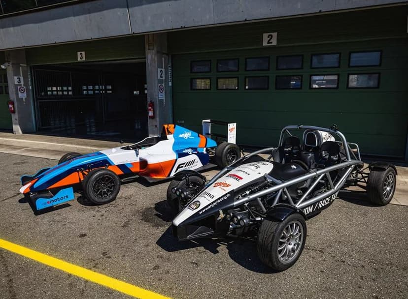 Jízda ve vozidle Formula F4 a Ariel Atom