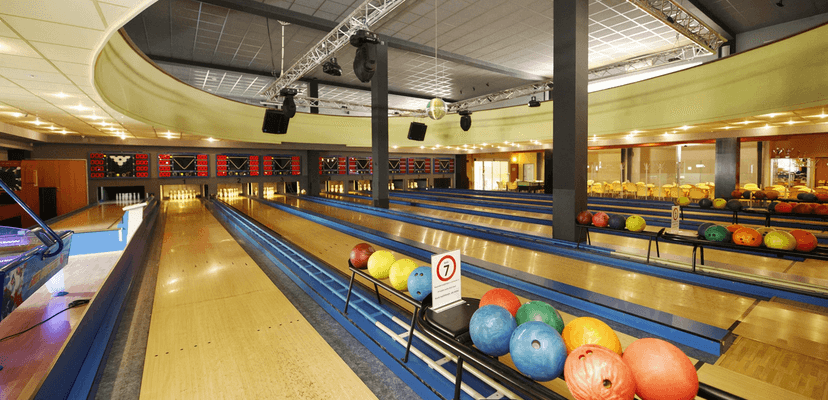 Dvě hodiny bowlingu až pro 8 hráčů a kilo kuřecích řízků s okurkami i pečivem