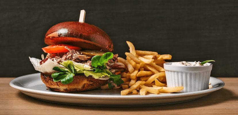 Poctivý burger s hranolky a nápojem 