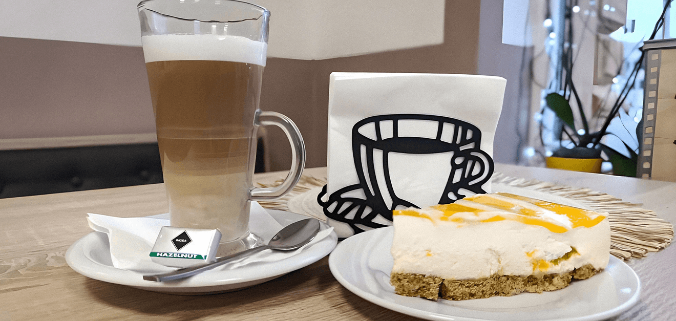 Latte macchiato a cheesecake pro 1 osobu